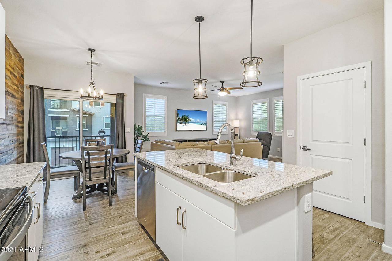 2204 E Hidalgo Ave., Phoenix, AZ 85040