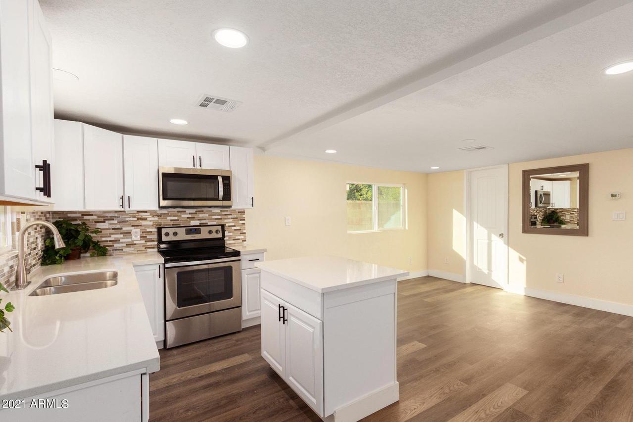 810 N 27th Ave., Phoenix, AZ 85009