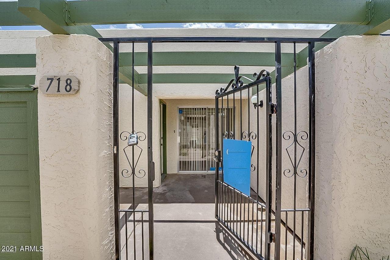 718 S Lebanon Ln., Tempe, AZ 85288
