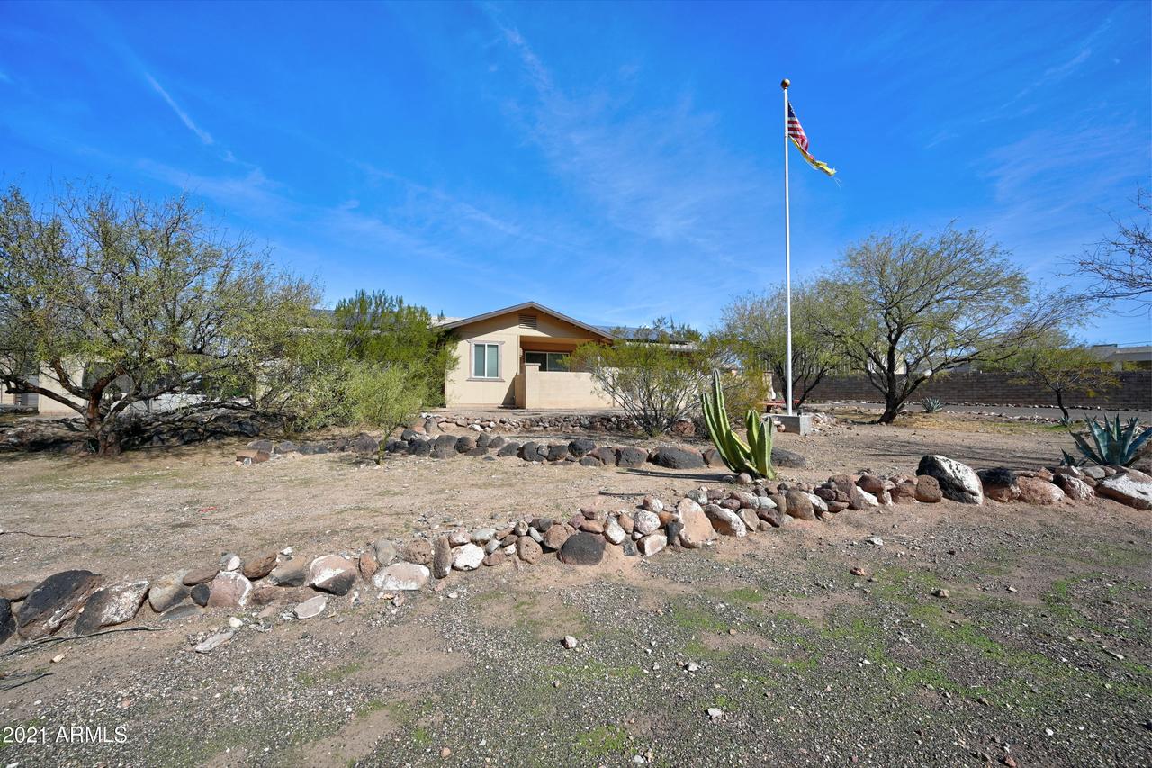 924 E Circle Mountain Rd., New River, AZ 85087