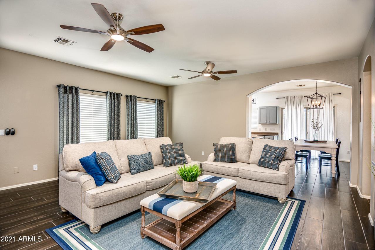 1347 W Brangus Way, San Tan Valley, AZ 85143