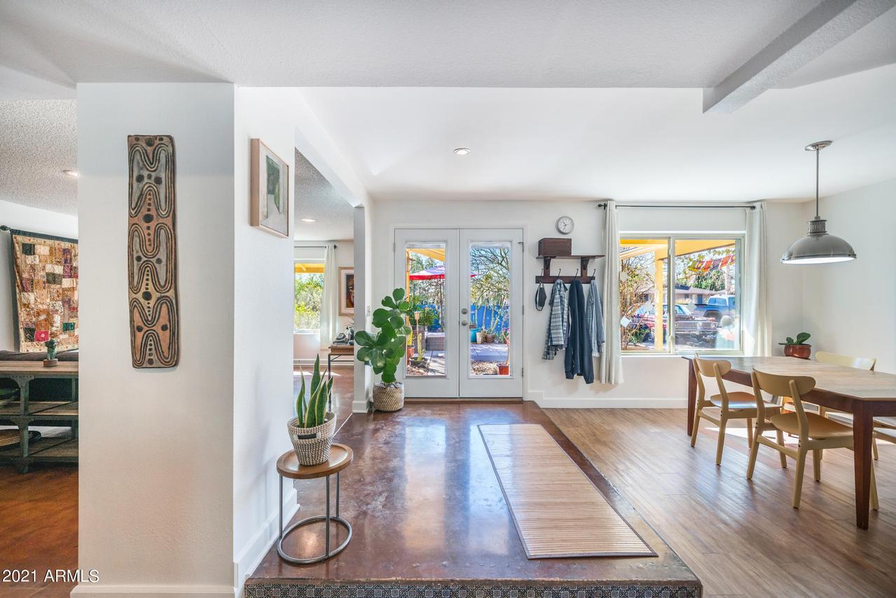 2526 E North Ln., Phoenix, AZ 85028