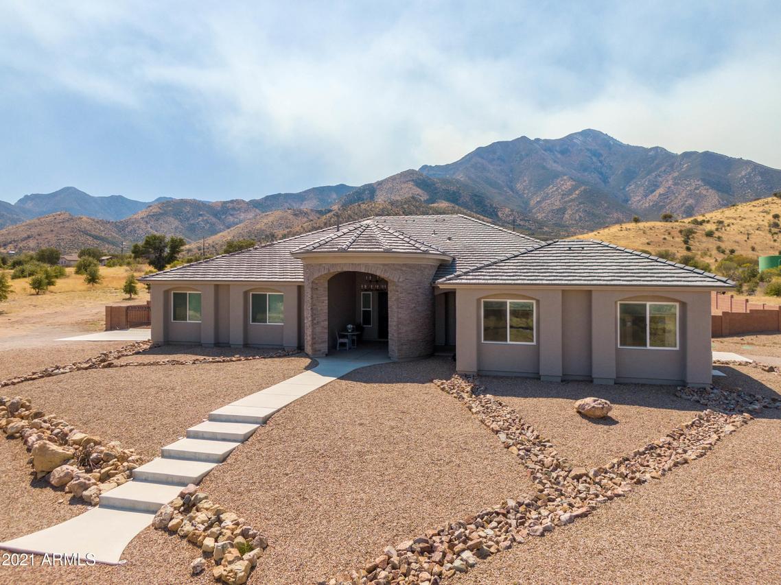 8950 S Black Bear Oak Dr., Hereford, AZ 85615