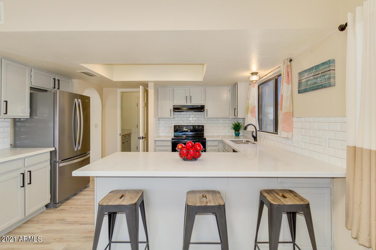 9809 W Kimberly Way, Peoria, AZ 85382