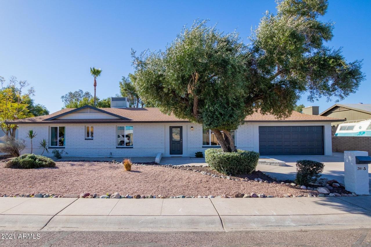 2015 W Kristal Way, Phoenix, AZ 85027