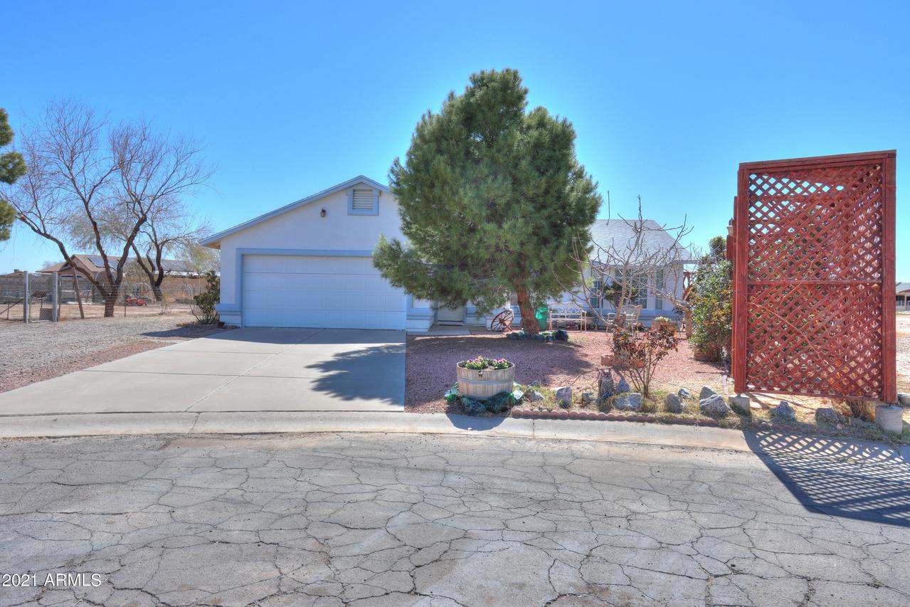 15535 S Sanford Pl., Arizona City, AZ 85123