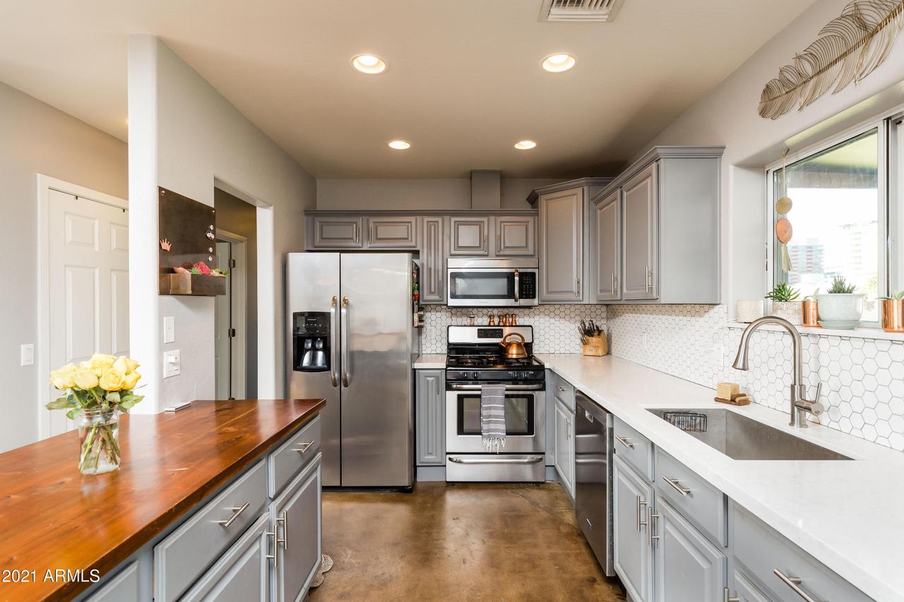 2520 E Highland Ave., Phoenix, AZ 85016