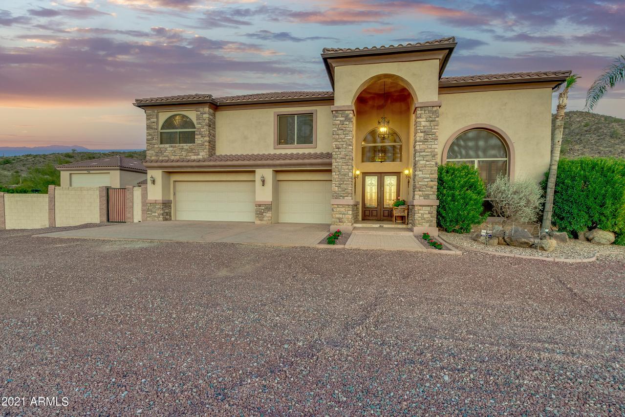 9135 W Saddlehorn Rd., Peoria, AZ 85383