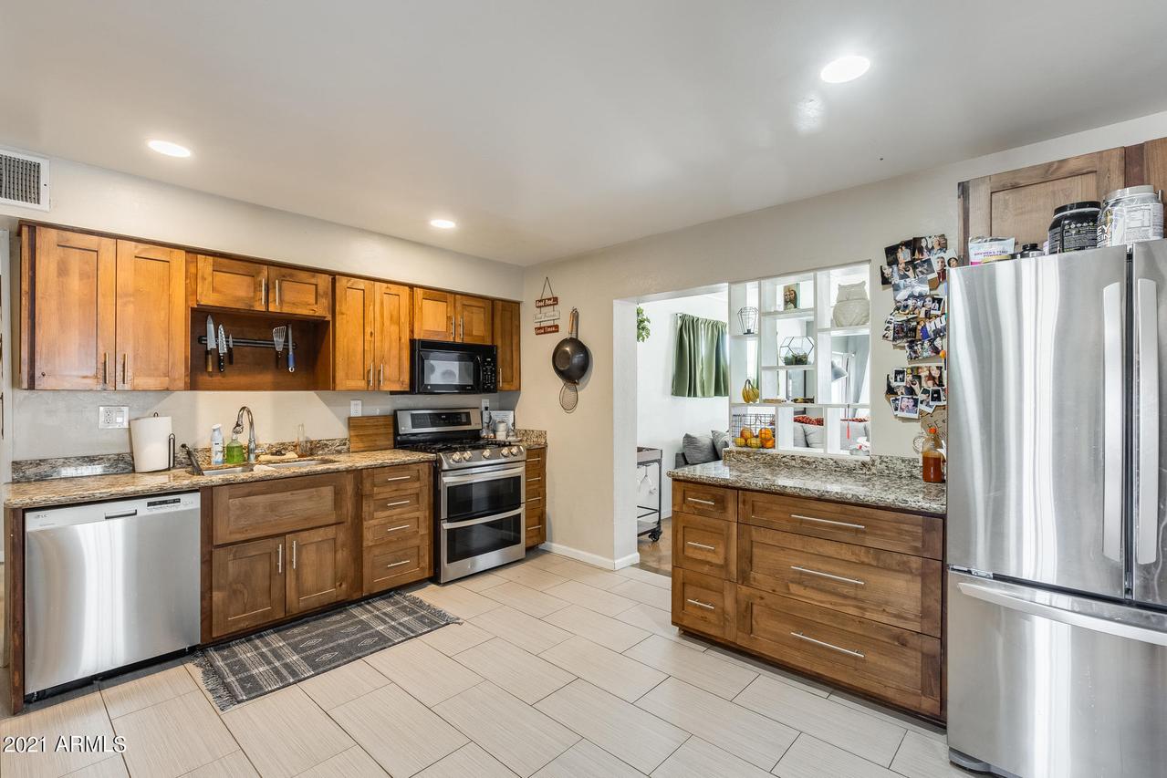 9838 N 10th St., Phoenix, AZ 85020