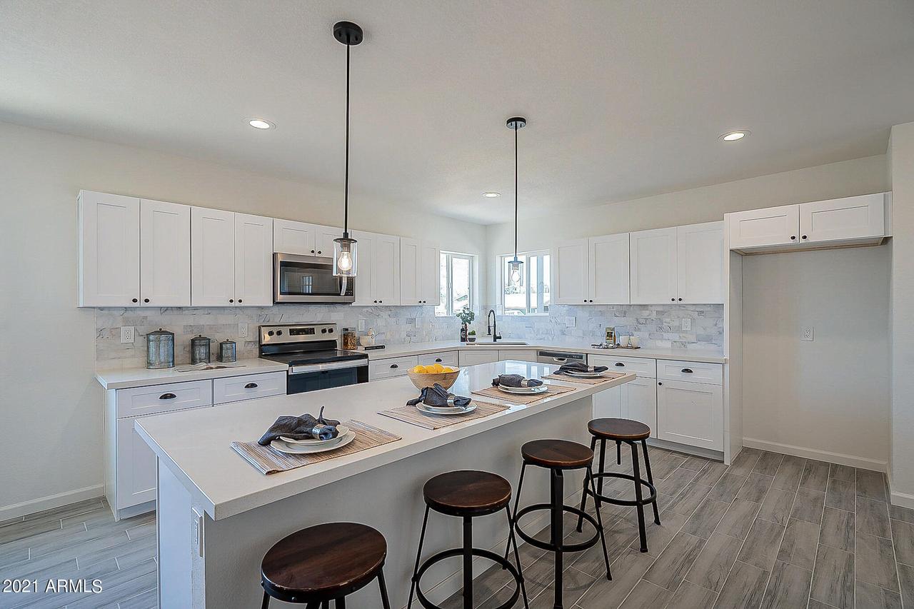 3001 W Flynn Ln., Phoenix, AZ 85017