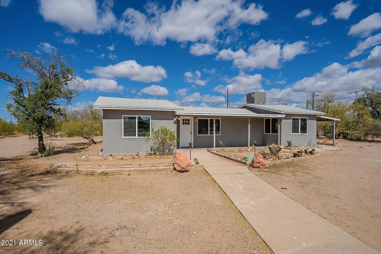 25826 W Rockaway Hills Rd., Morristown, AZ 85342