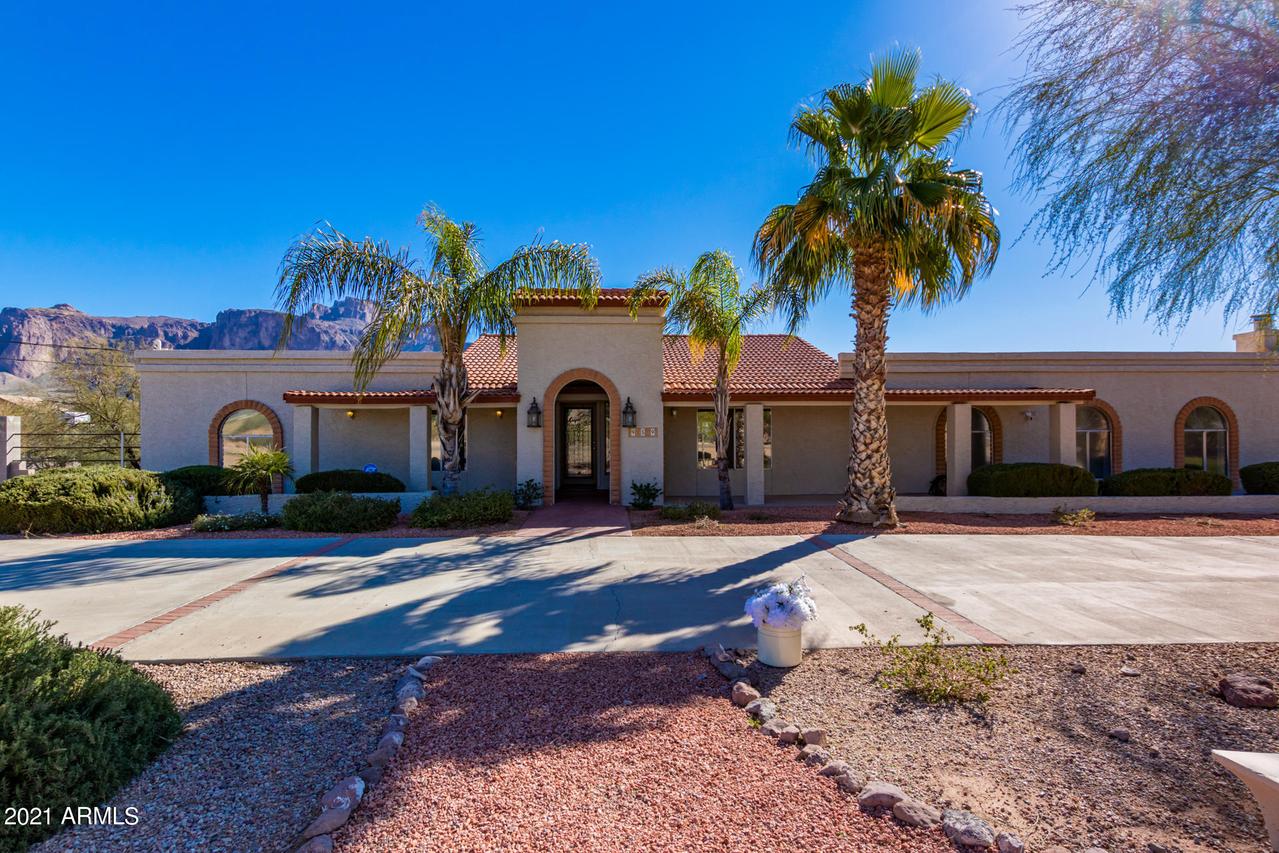 959 N Roadrunner Rd., Apache Junction, AZ 85119