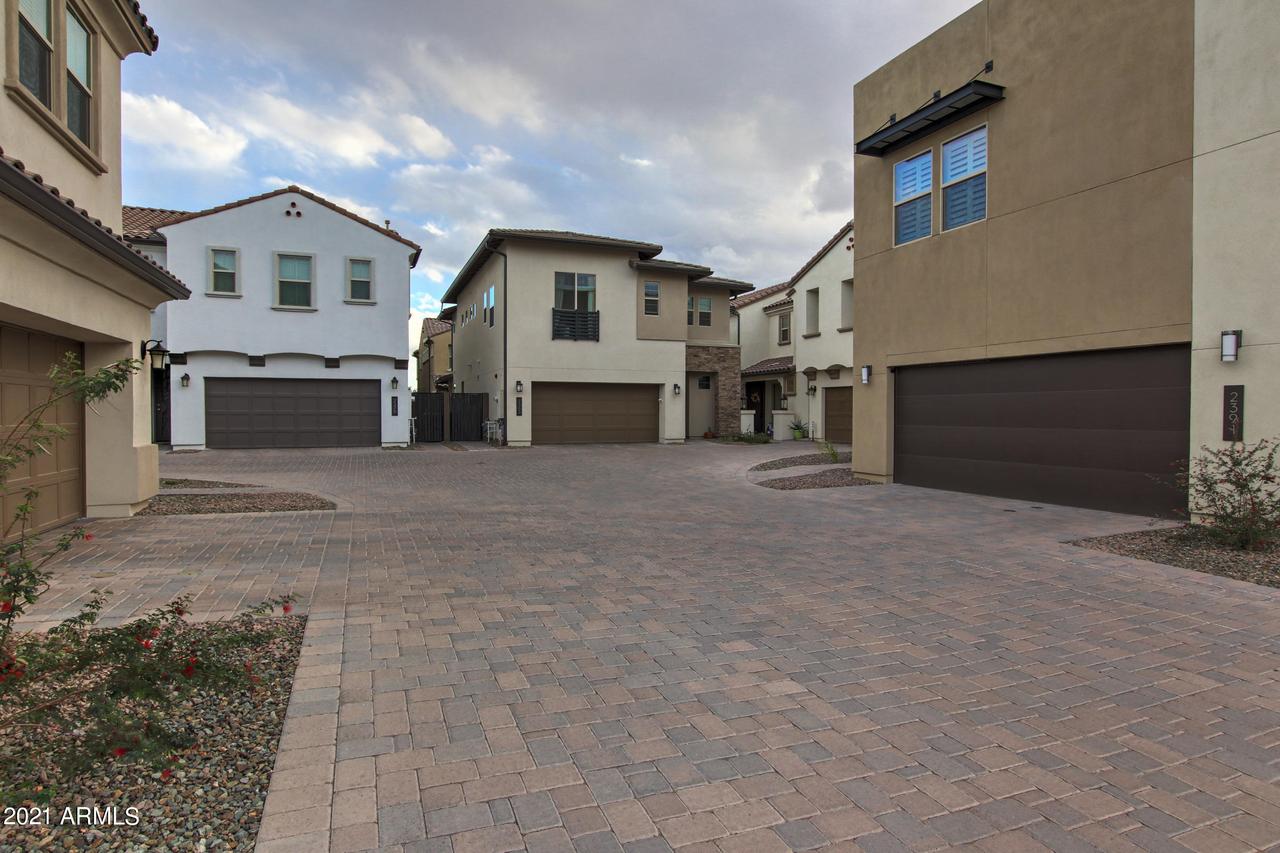 2387 W Whisper Rock Tr., Phoenix, AZ 85085