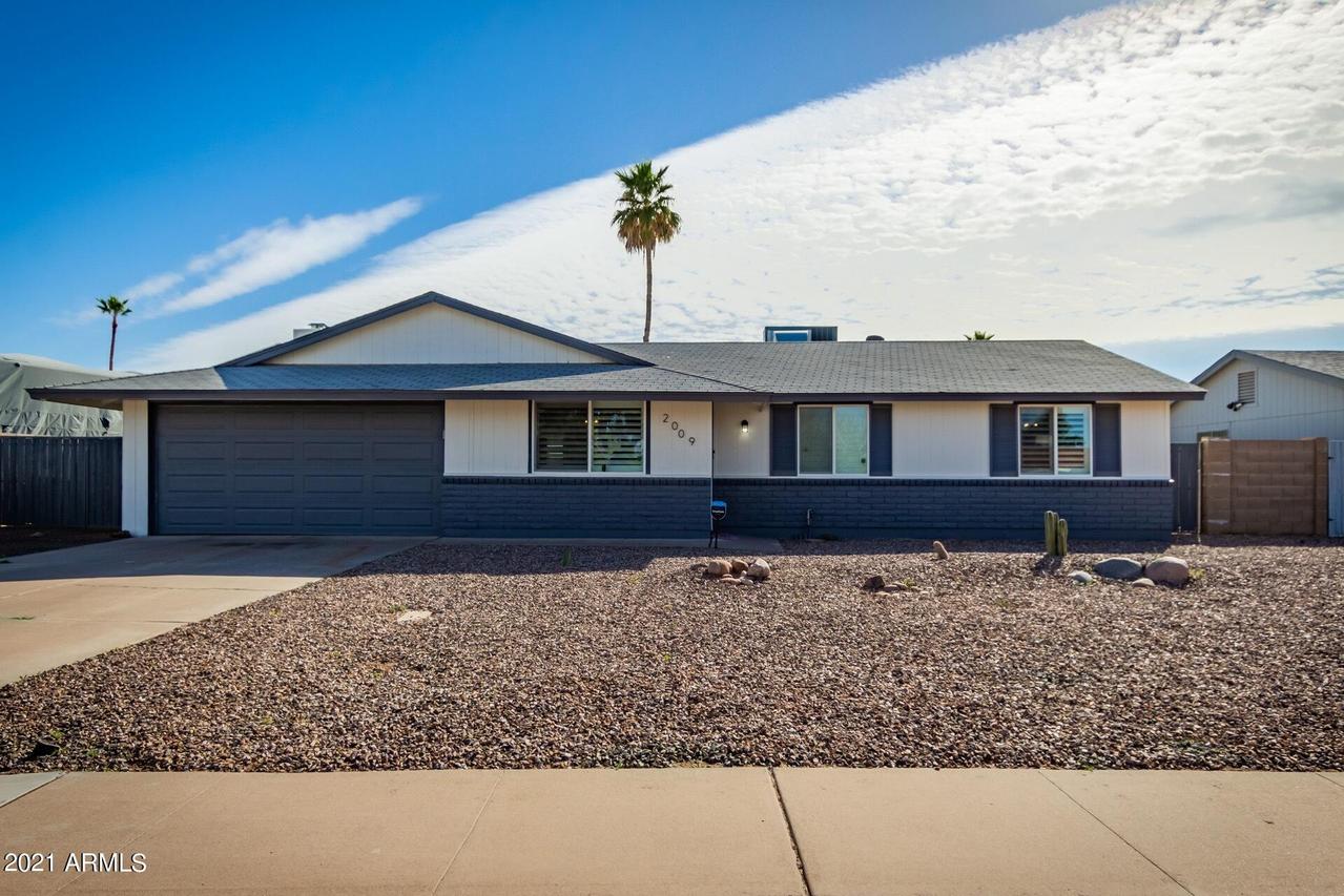 2009 N Arrowhead Dr., Chandler, AZ 85224