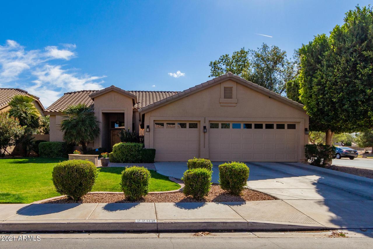 2209 E Manor Dr., Gilbert, AZ 85296