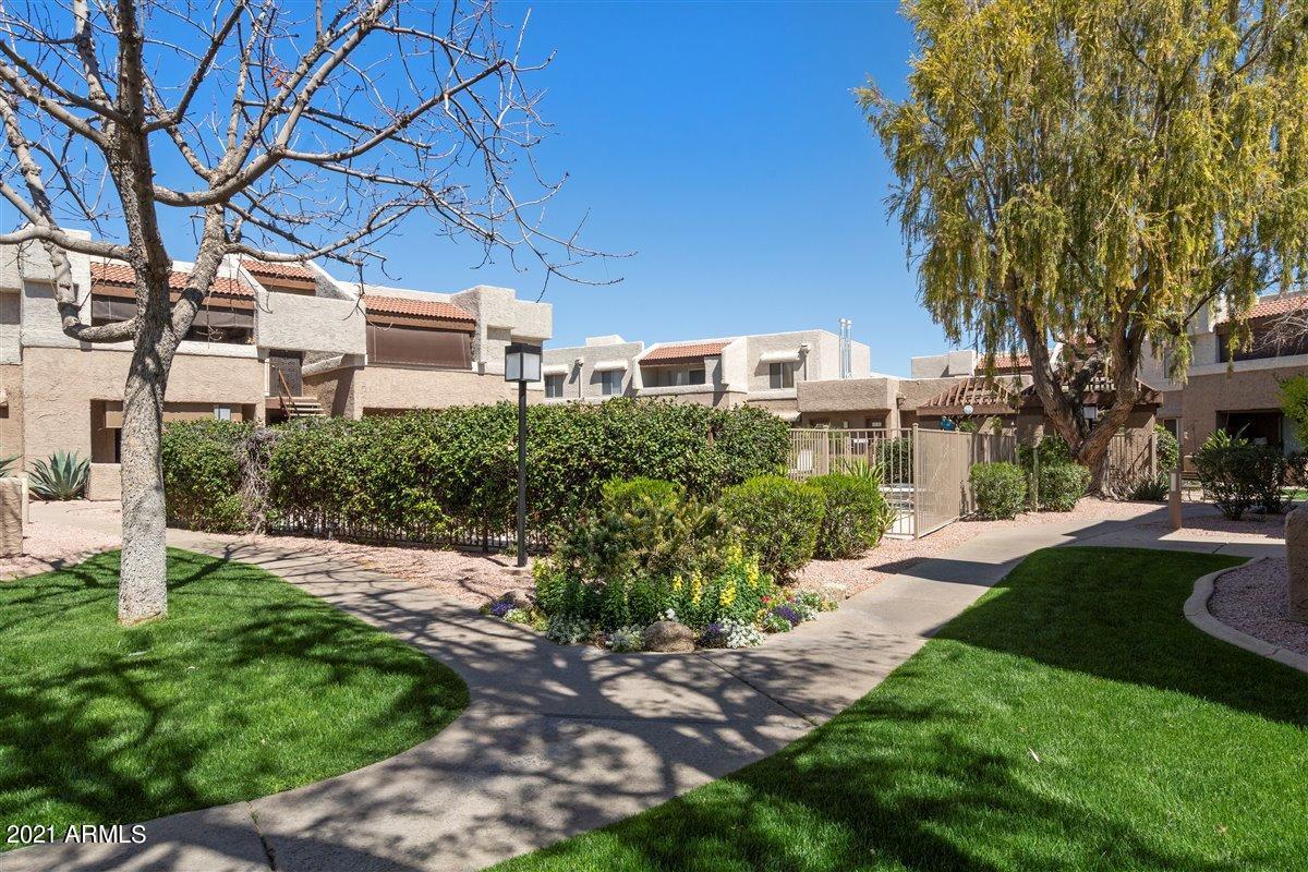 4554 E Paradise Village Pkwy. #136, Phoenix, AZ 85032