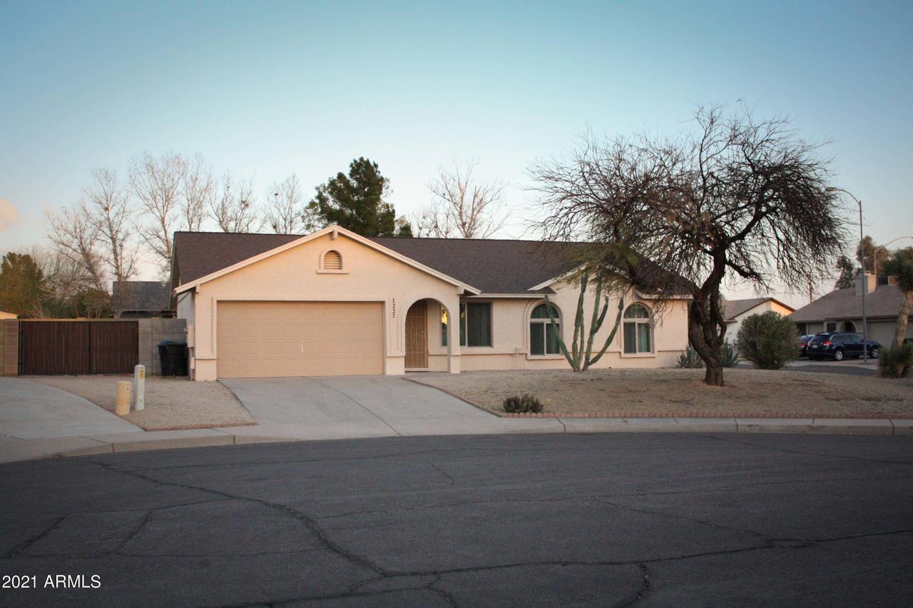 1227 N Revolta Cir., Mesa, AZ 85207