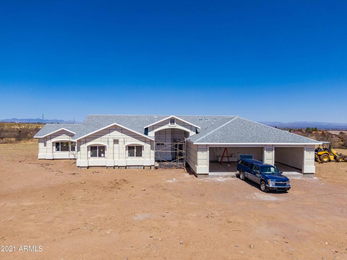 6837 S Elmer Loop, Hereford, AZ 85615