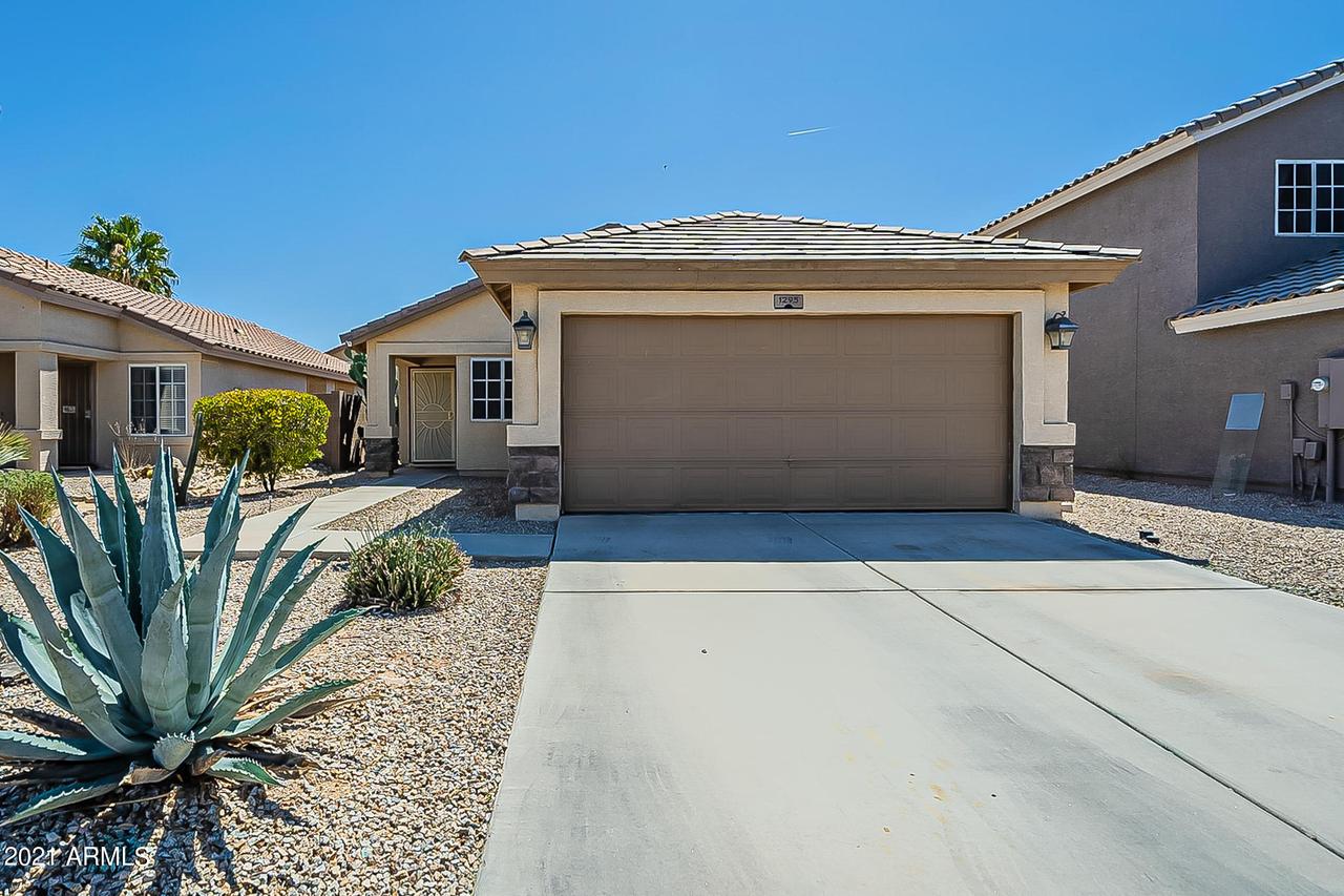 1295 E Stirrup Ln., San Tan Valley, AZ 85143