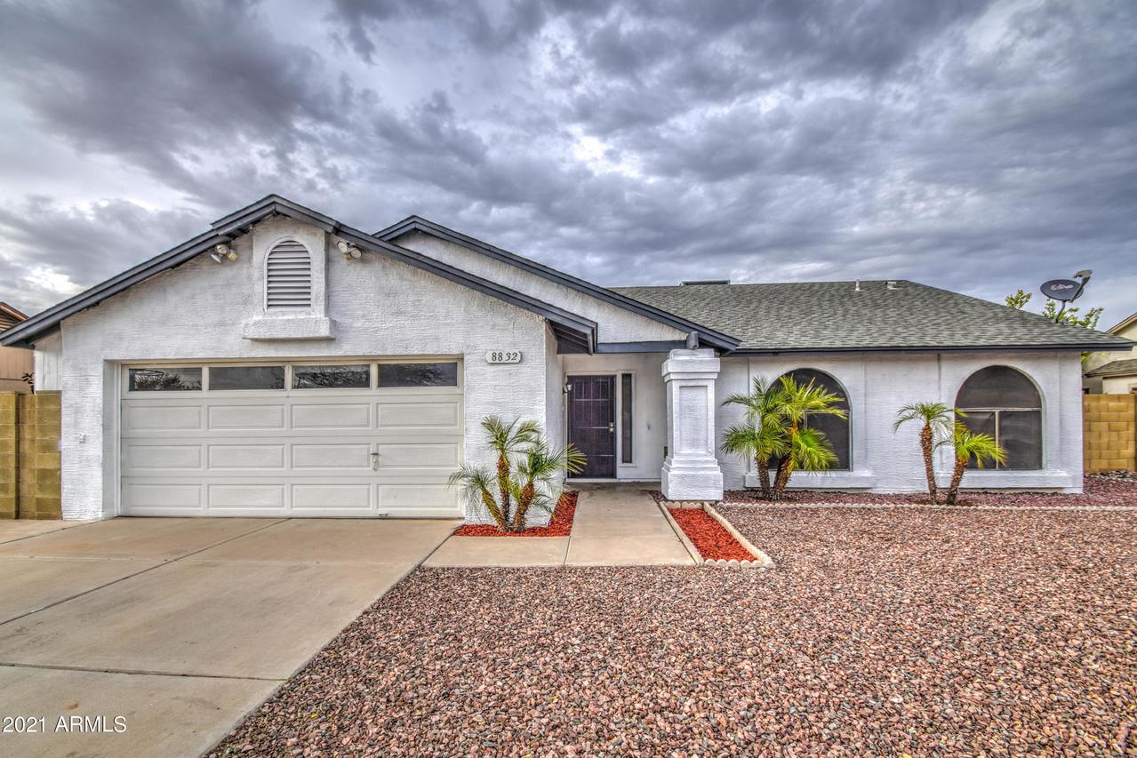8832 W Seldon Ln., Peoria, AZ 85345