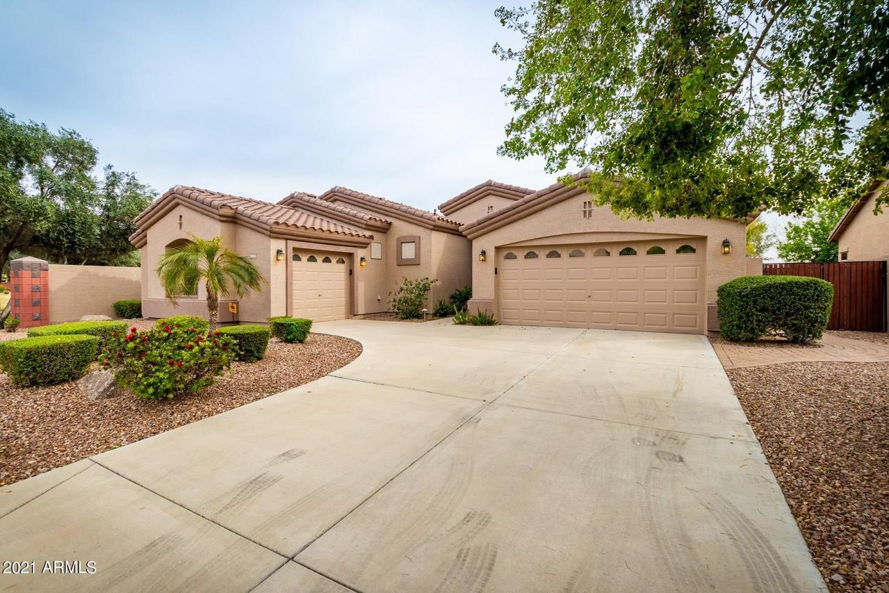 10461 E Laguna Azul Ave., Mesa, AZ 85209