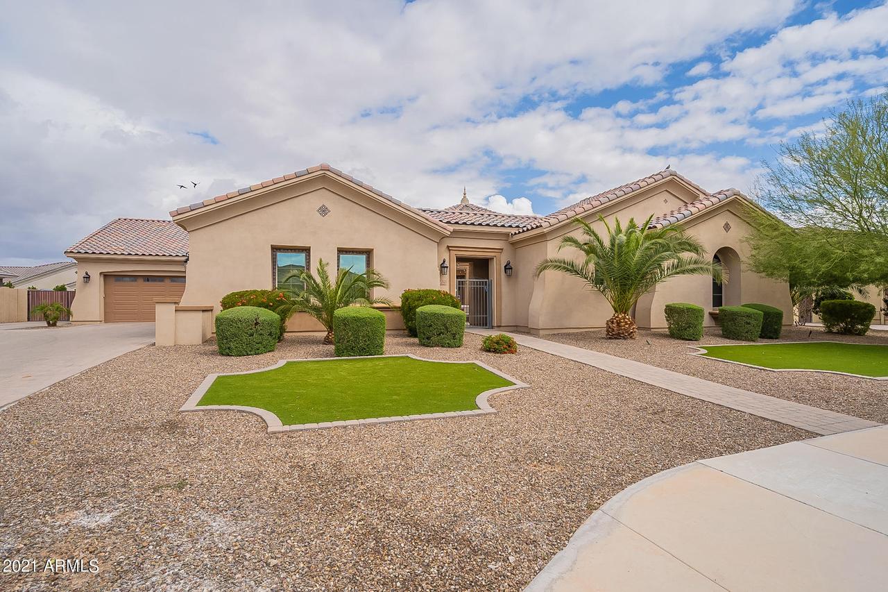 2090 E Crescent Way, Gilbert, AZ 85298