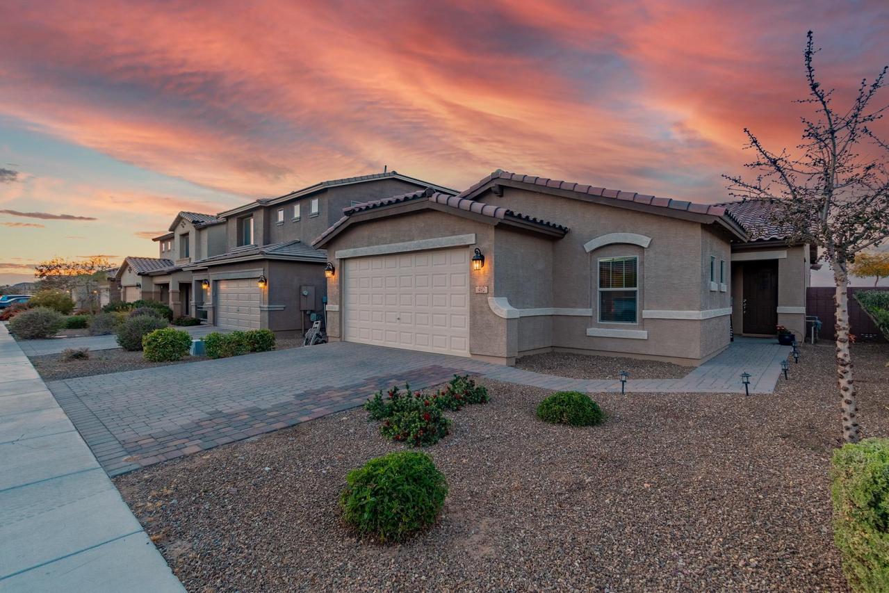 492 W Honey Locust Ave., San Tan Valley, AZ 85140