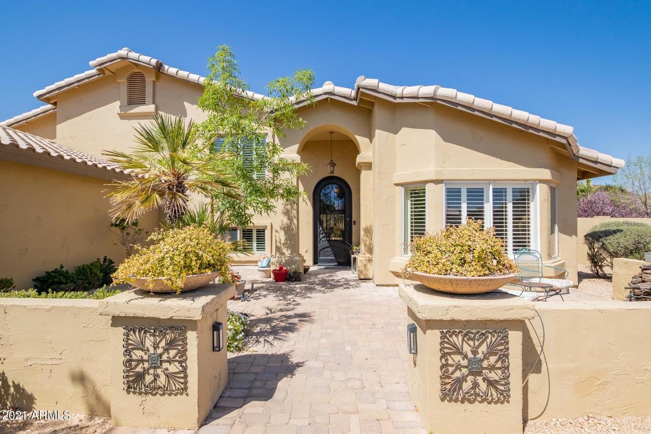 4926 W Saddlehorn Rd., Phoenix, AZ 85083