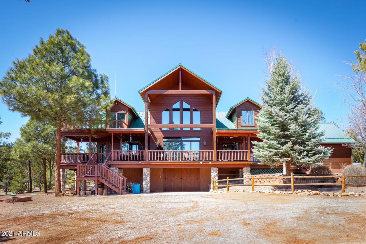 2762 Panther Cir., Overgaard, AZ 85933