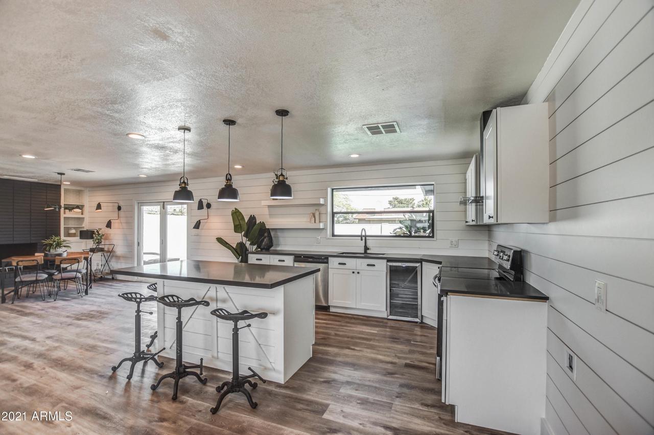 3212 E Captain Dreyfus Ave., Phoenix, AZ 85032