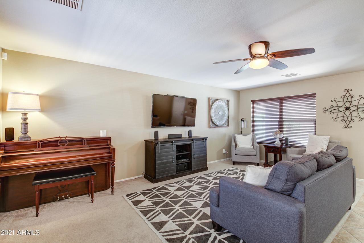 1554 S Danielson Way, Chandler, AZ 85286