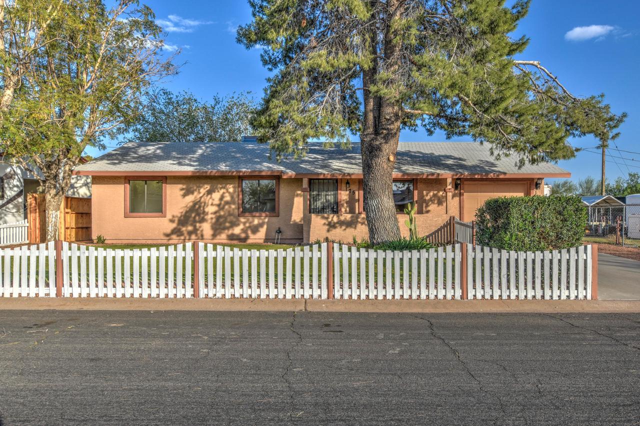 175 Peretz Cir., Morristown, AZ 85342