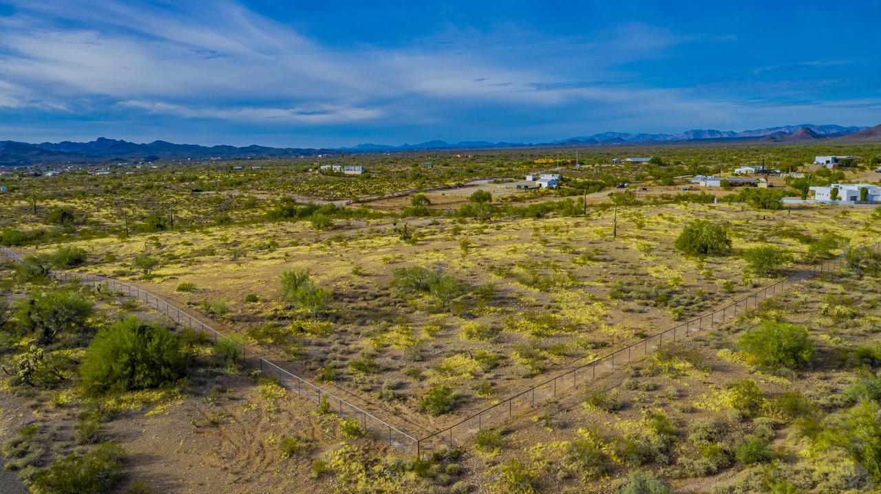 40000 N 253 Rd. #S, Morristown, AZ 85342