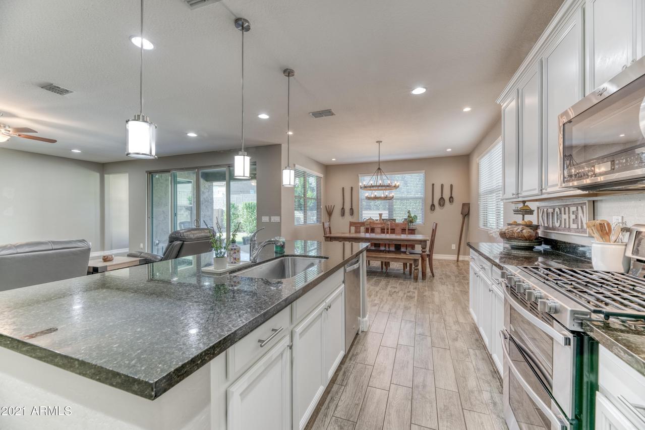 2922 W Amber Sun Dr., Phoenix, AZ 85085