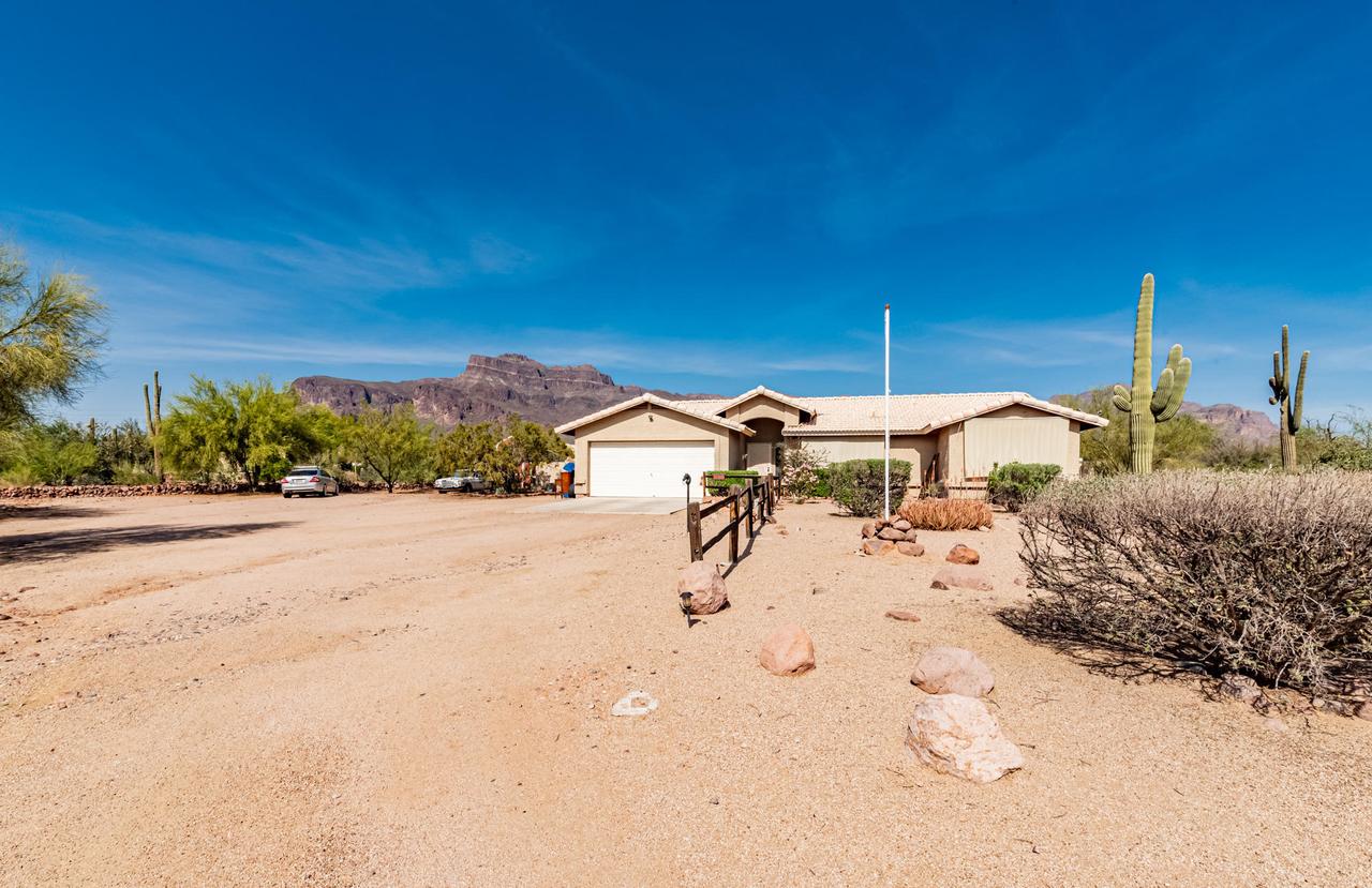 6272 E 16th Ave., Apache Junction, AZ 85119