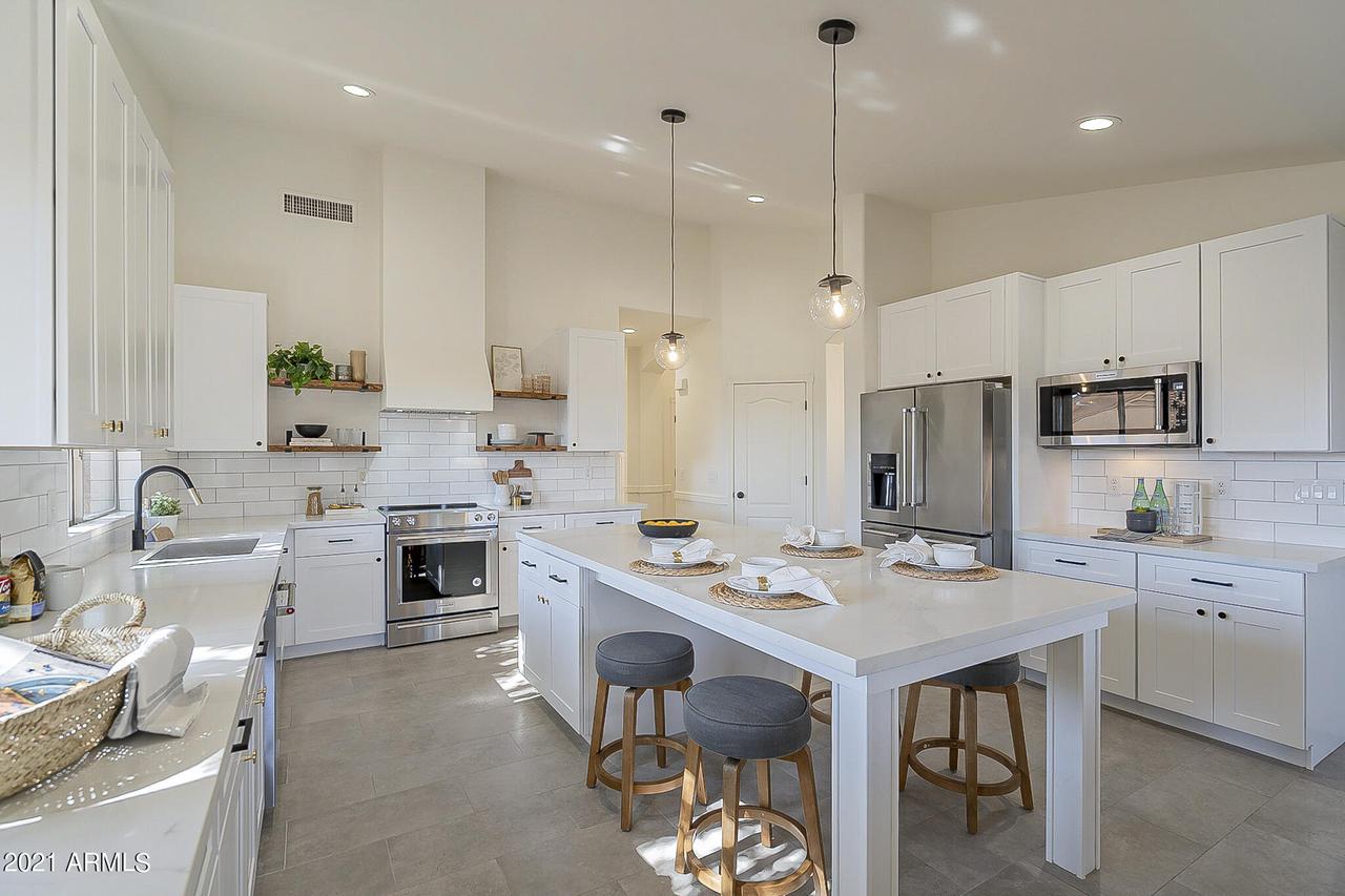 6335 W Lariat Ln., Phoenix, AZ 85083