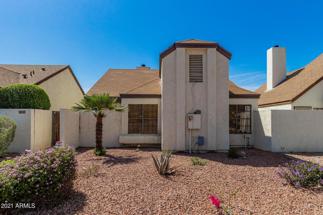 2121 W Rose Garden Ln., Phoenix, AZ 85027