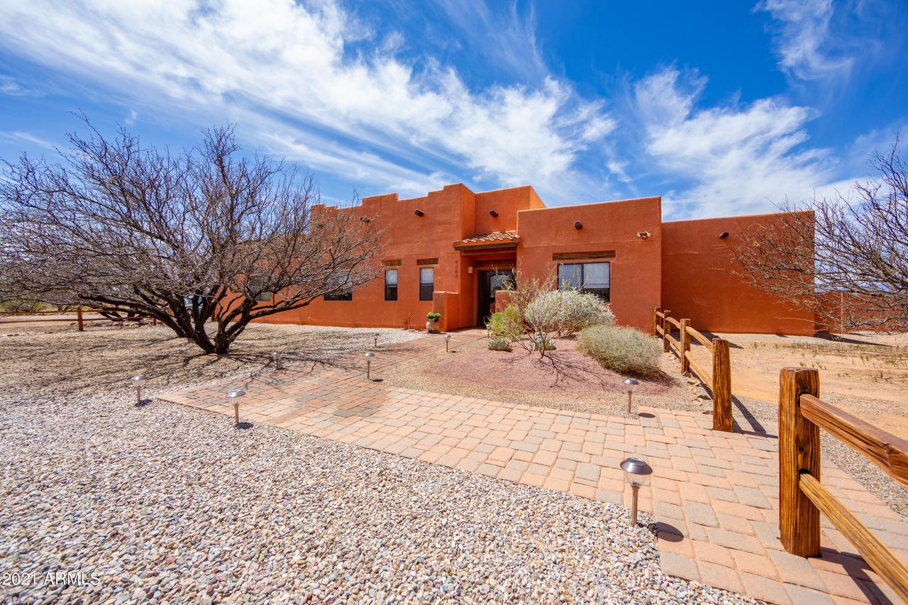8469 S Calle Cielo Grande, Hereford, AZ 85615