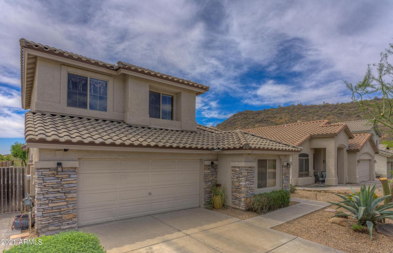 2017 E Creedance Blvd., Phoenix, AZ 85024