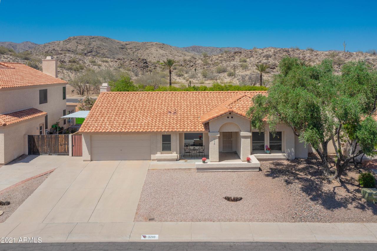 3210 E Dry Creek Rd., Phoenix, AZ 85044