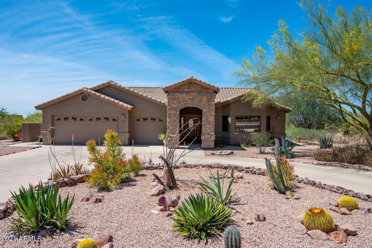 924 S Broadway Ln., Apache Junction, AZ 85219