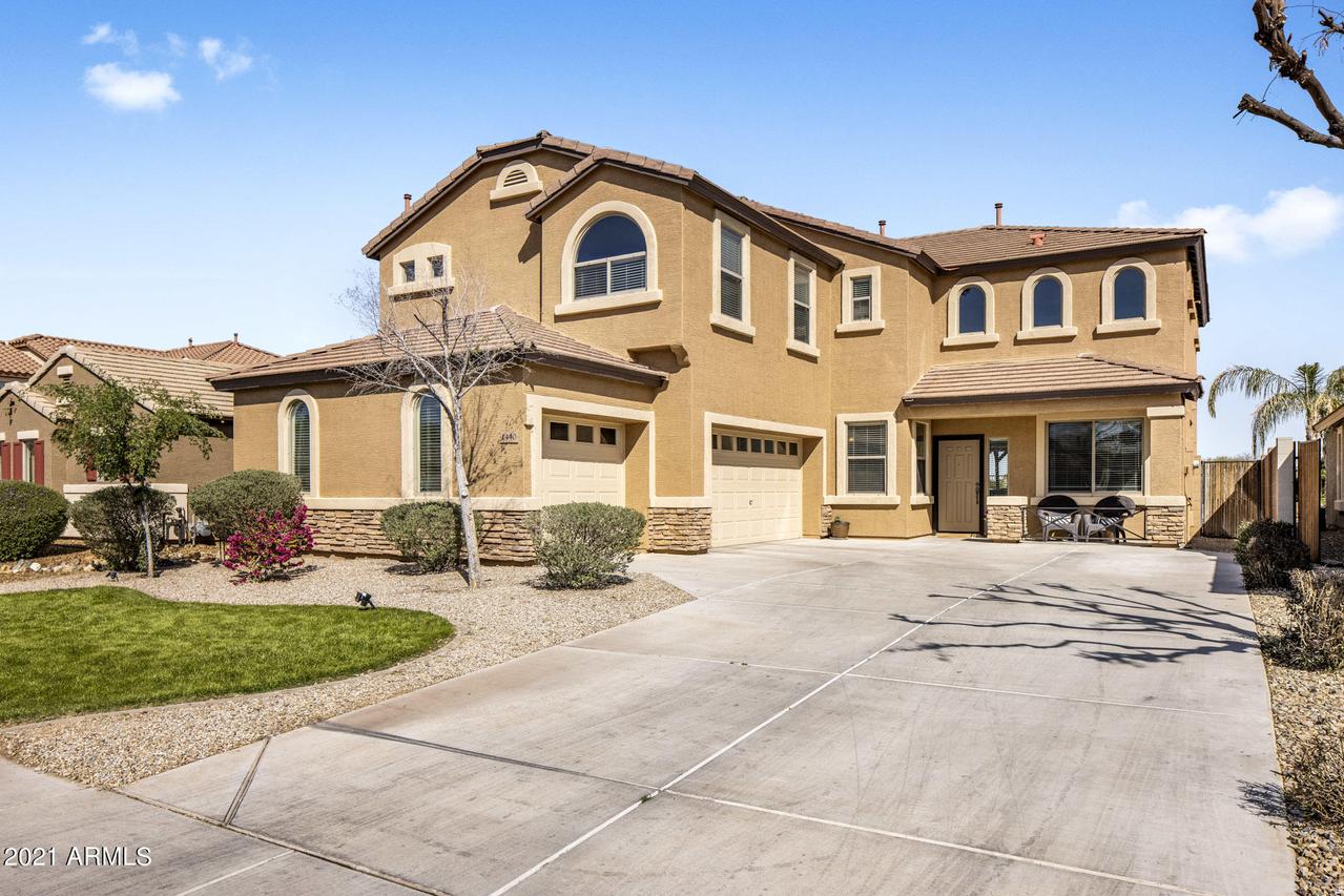 1440 E Debbie Dr., San Tan Valley, AZ 85140