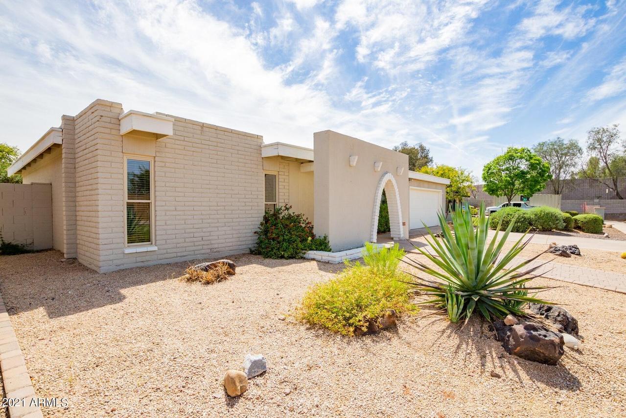 4137 E Cannon Dr., Phoenix, AZ 85028