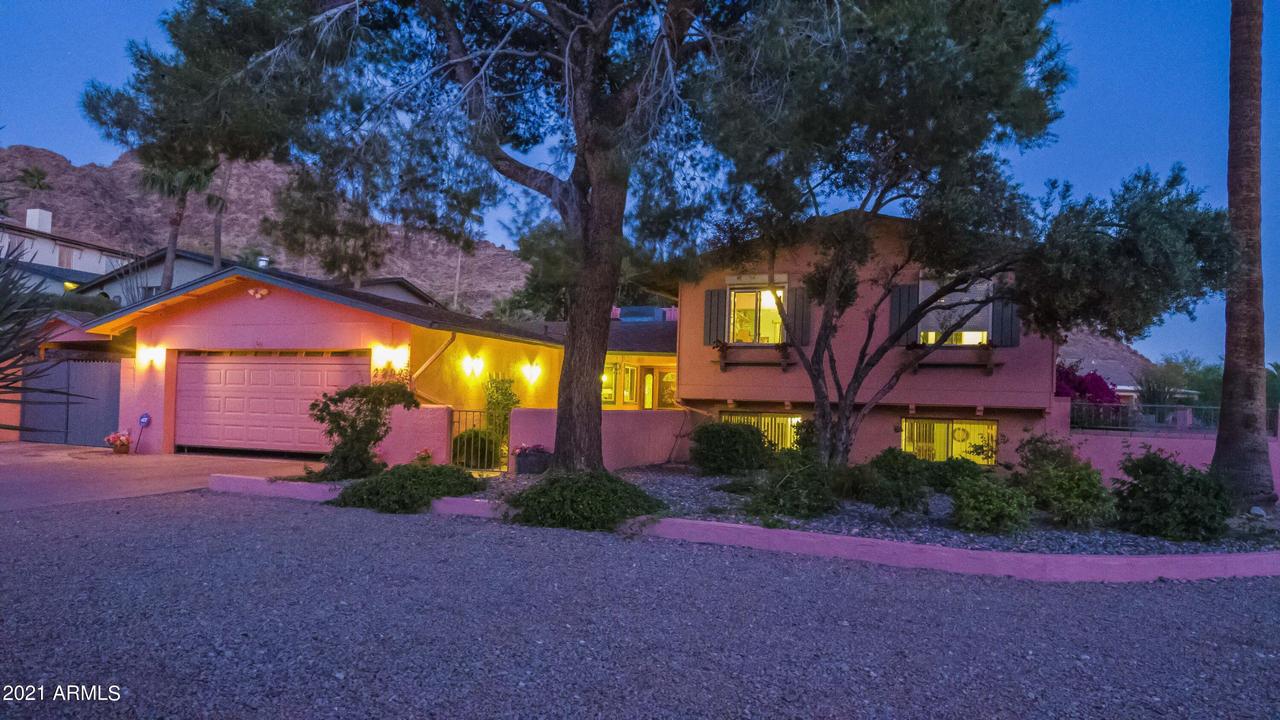 2201 E Vista Ave., Phoenix, AZ 85020