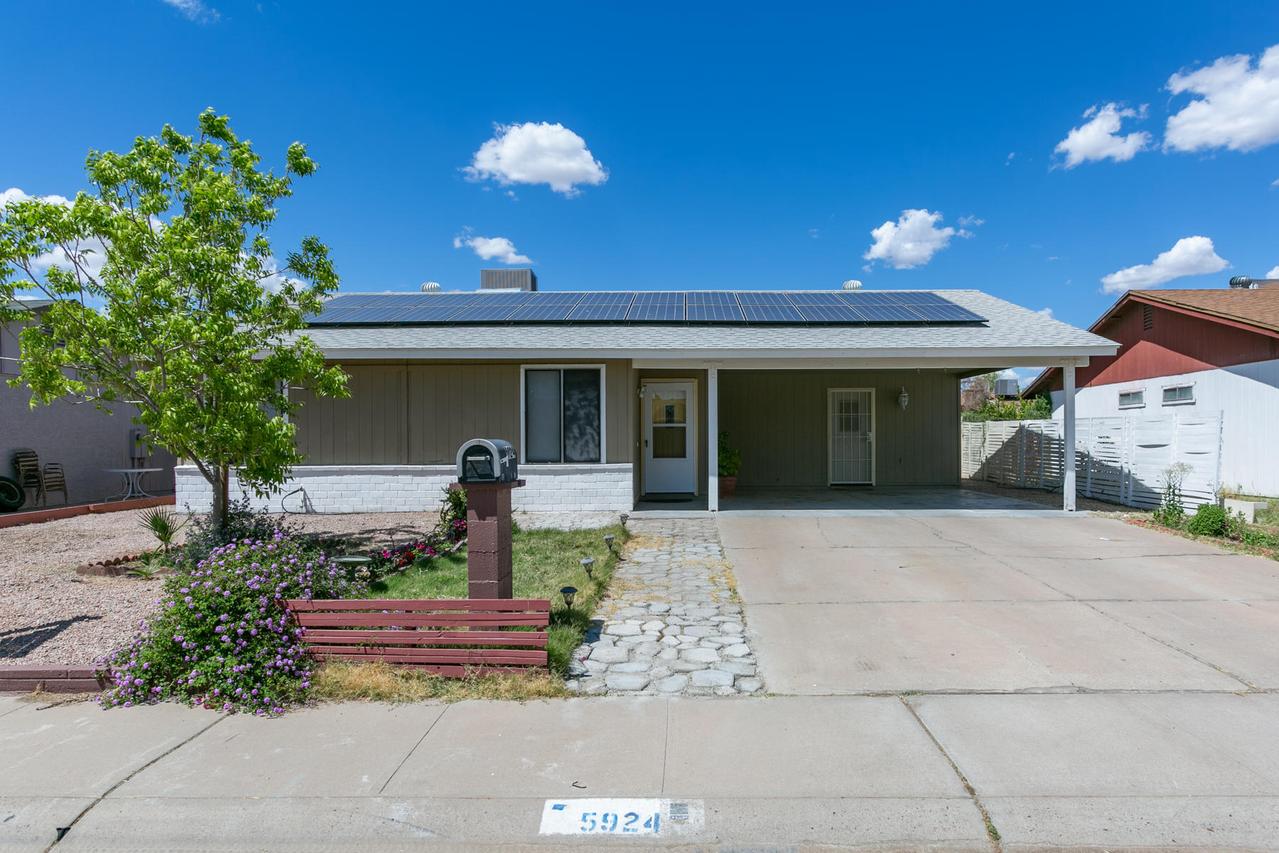 5924 W Tierra Buena Ln., Glendale, AZ 85306