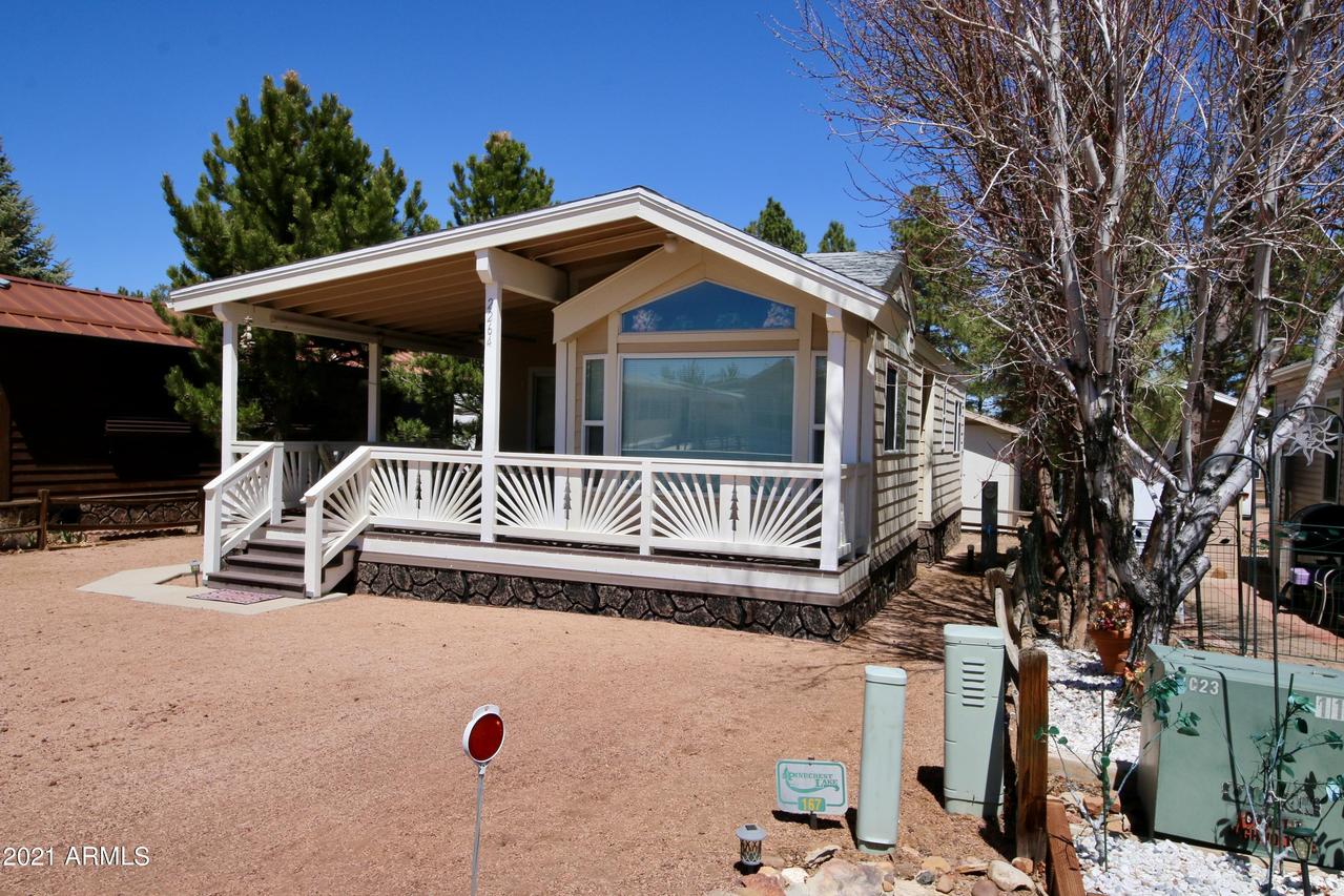 2264 Hanging Tree Ln., Overgaard, AZ 85933