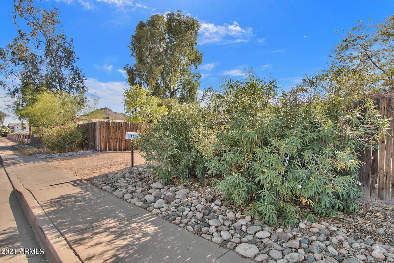 15046 N 28th St., Phoenix, AZ 85032