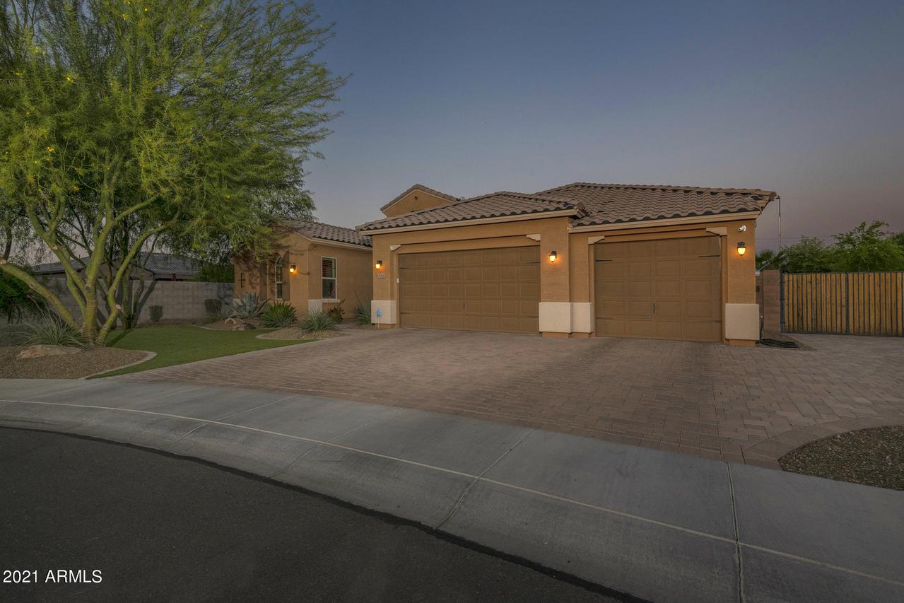 1581 S Sunset Dr., Chandler, AZ 85286