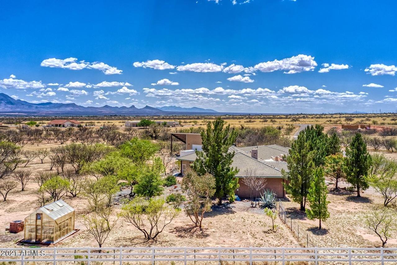 9499 S Springtail Dr., Hereford, AZ 85615