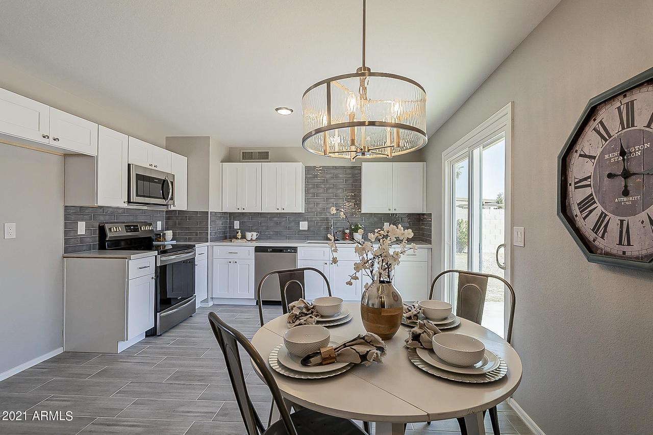 7237 W Canterbury Dr., Peoria, AZ 85345